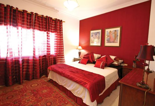 +8 Mẫu thiết kế phòng ngủ đẹp và hiện đại với tông màu đỏ