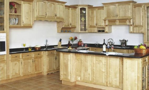 Mẫu tủ bếp gỗ Sồi Nga đẹp màu vân gỗ tự nhiên